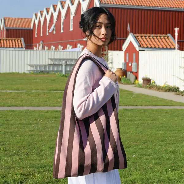 By Stær Olivia Taske Rosa/Mørkebrun