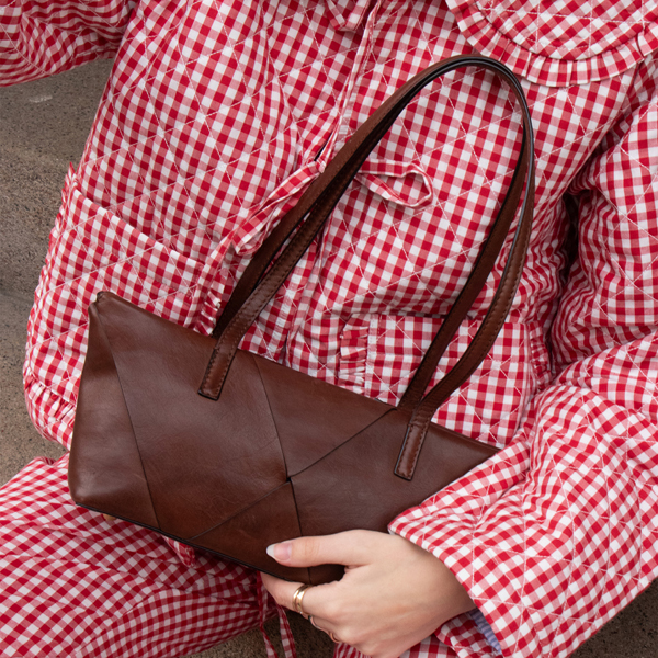 RE:DESIGNED Olia Small Skuldertaske Brun