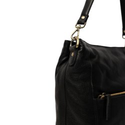 Detalje af skulderrem og l�der p� ReDesigned Myra Big taske