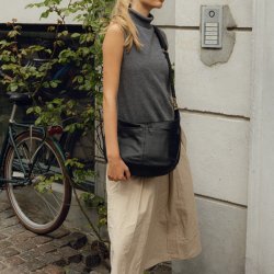 RE:DESIGNED Mivi Big Skuldertaske Sort 