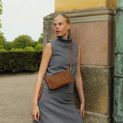 RE:DESIGNED Mika Small Skuldertaske Tan