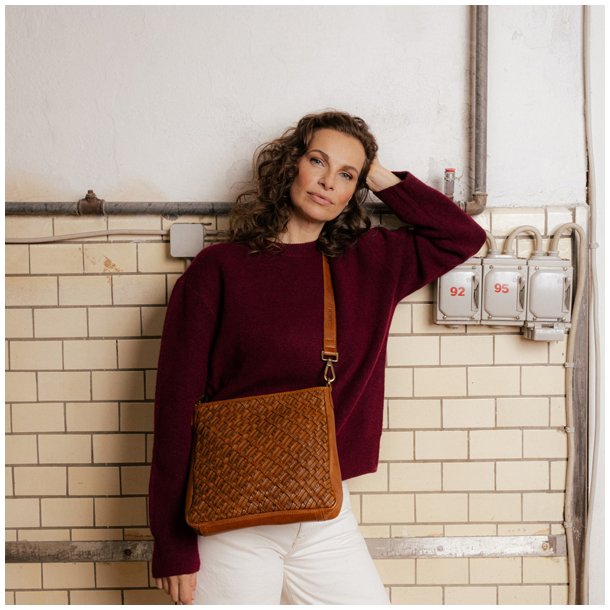 RE:DESIGNED Mika Medium Skuldertaske Tan