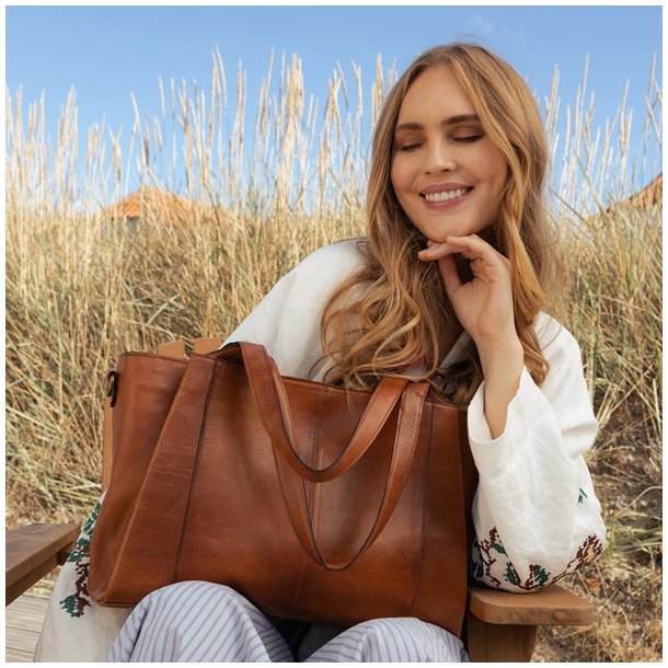 RE:DESIGNED Nisa Big Shopper Walnut