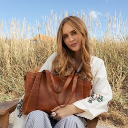 RE:DESIGNED Nisa Big Shopper Walnut