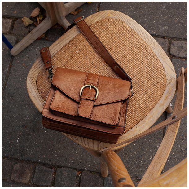RE:DESIGNED Neko Skuldertaske Walnut