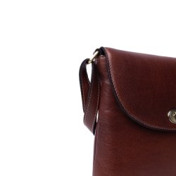 RE:DESIGNED Taya cognac med naturlig l�derstruktur og skulderrem