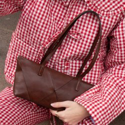 RE:DESIGNED Olia Small Skuldertaske Brun