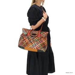 Shopper taske set p� model fra siden med naturligt fald