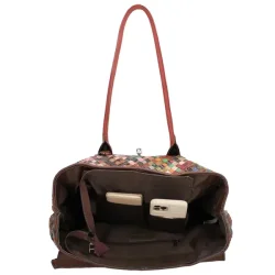 Indvendigt layout med lommer til mobil og sm�ting