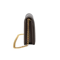Sideprofil af Gabriella G Firenze Queen clutch i m�rkebrunt kunstl�der med smal facon og guldfarvet k�derem