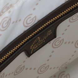 N�rbillede af Gabriella G Firenze Tiziana shopper med guldfarvet lynl�s, logodetalje og lyst monogramfoer