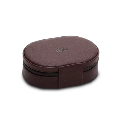 Bagside af Lycke burgundy smykkeskrin i kunstlder med logo