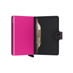 Secrid Miniwallet Matte Black-Fuchsia bnet med kort i hjre side