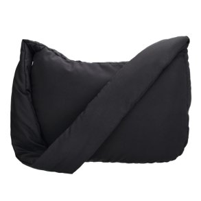 “Beagles Calvia skuldertaske sort 24489001 – bld puffy taske set forfra med bred rem”