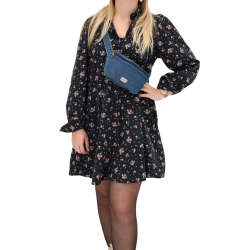 Model brer Beagles Tejeda bltetaske i jeansbl crossbody