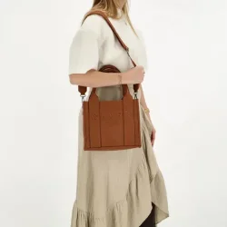 Charm London Bond hndtaske brun bres over skulderen