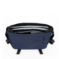 Eastpak Courier Pro skuldertaske navy set oppefra med laptoprum