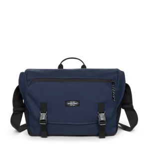 Eastpak Courier Pro skuldertaske navy set forfra med Eastpak logo