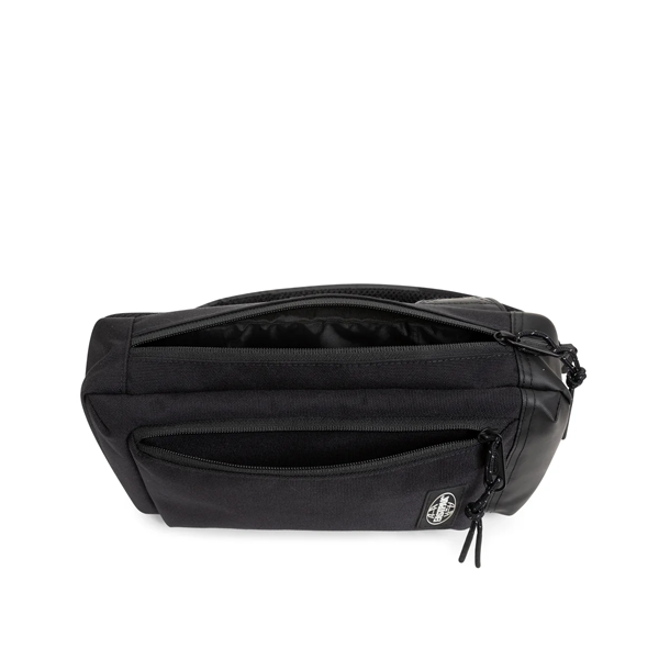 Eastpak Icon Sling crossbody taske sort set oppefra med lynl�slommer