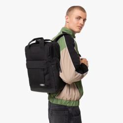 Eastpak Icon Totepack sort b�ret som rygs�k af model