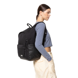 Eastpak Icon Pak&rsquo;r sort b�ret som rygs�k af model
