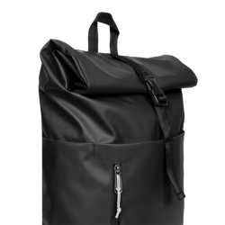 Eastpak Up Roll Tarp sort set fra siden med roll-top lukning