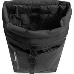 Eastpak Up Roll Tarp sort med laptop placeret i rygs�kken