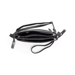 Sort clutch i skind med flere lynlsrum og praktisk design – set ovenfra