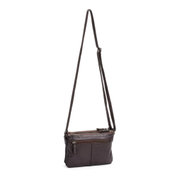 Clutch i mrkebrunt skind med lynlslomme bagp og skulderrem