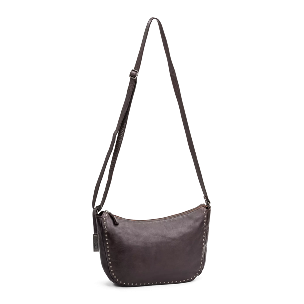 Mrkebrun crossover taske i skind med nitter og skulderrem – frontbillede