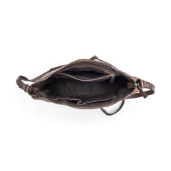 Mrkebrun crossover taske i skind med rummelig indvendig opdeling – set ovenfra
