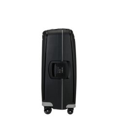 Sort Samsonite S'Cure 69 cm kuffert set fra siden med TSA-ls.