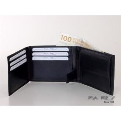 Pia Ries pung i kalveskind til mange kort